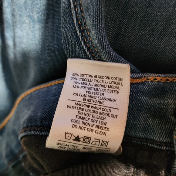 Hudson Jeans. Light Wash Denim with Exposed Hemline. Barbara Skinny. Size 25 - Picture 7 of 10